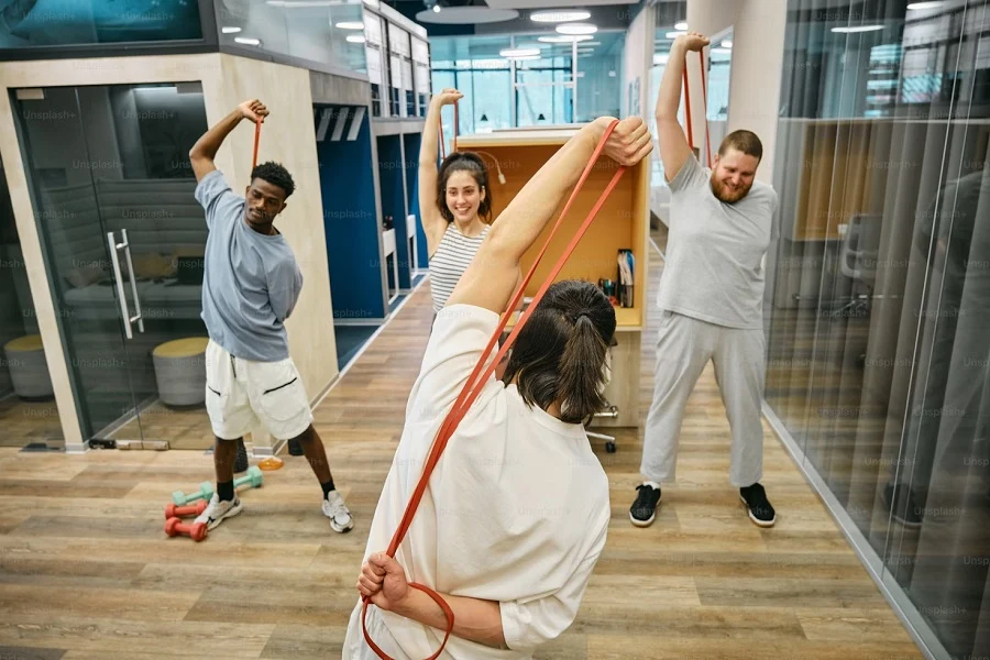 تمرین با کش ورزشی TheraBand