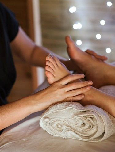 ماساژ دادن کف پا